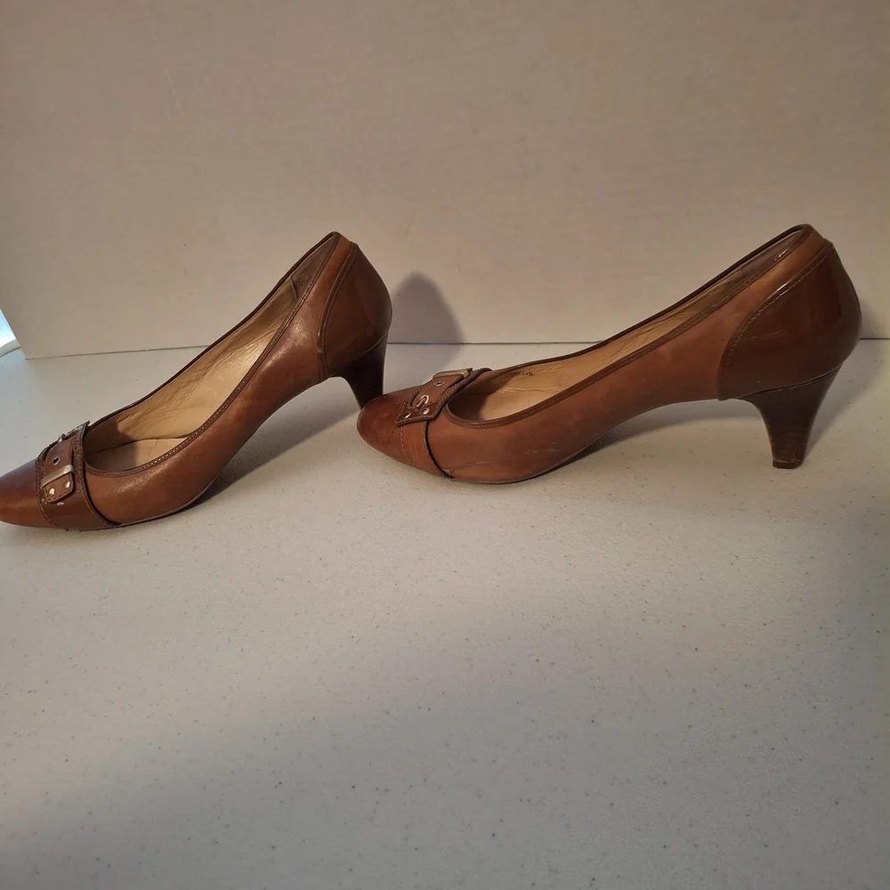 Cole Haan Womens Brown Leather Buckle Kitten Heel Pumps Brown Almond Toe‎ Shoes